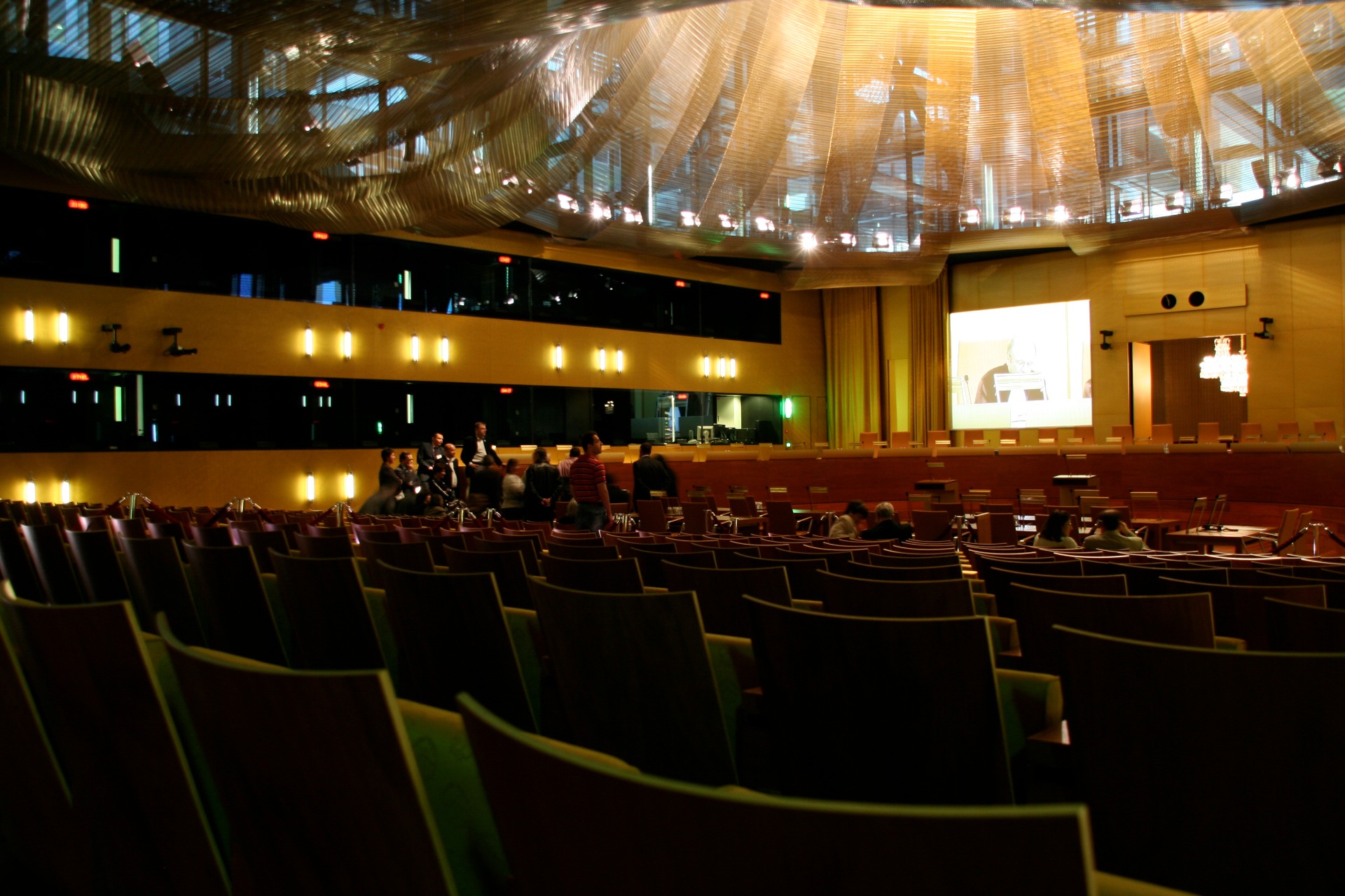 Blick in den leeren Großen Sitzungssaal im Ancien Palais des Gerichtshofs der Europäischen Union in Luxemburg. Symbolbild für Artikel "EuGH-Urteil in Sachen Queer gegen Ungarn: Schlechtes Urteil gegen schlechtes Gesetz"